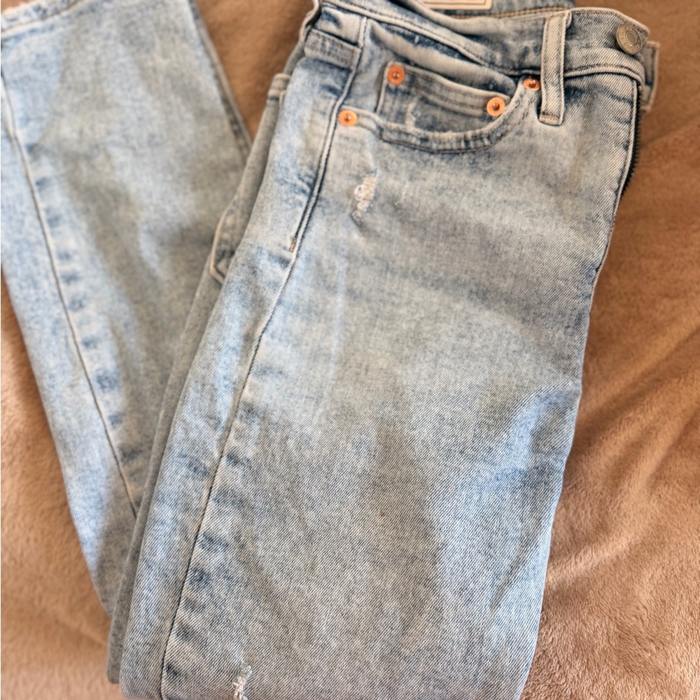 GAP Women's Light Blue Straight Leg Jeans